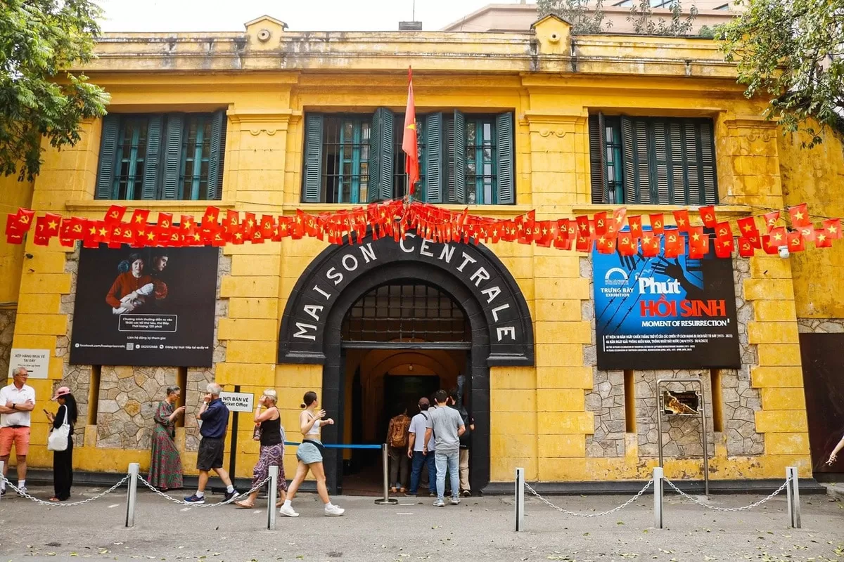 hoa-lo-prison-in-hanoi