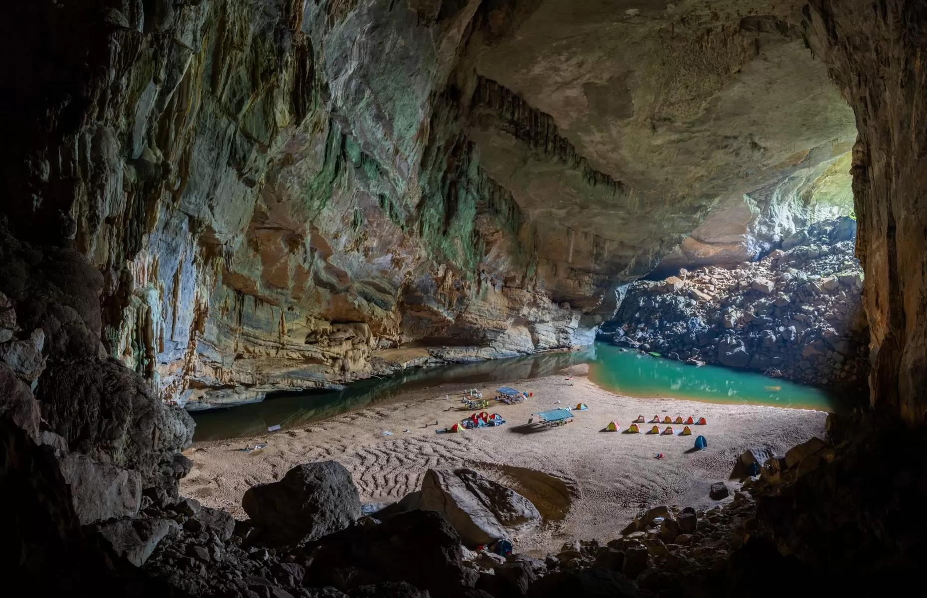 Exploring Son Doong – The Million-Dollar Natural Wonder Hidden Beneath Vietnam