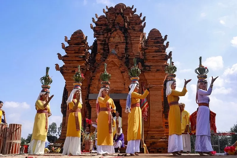 Top 7 Cultural Festivals in Vietnam You Should Experience at Least Once