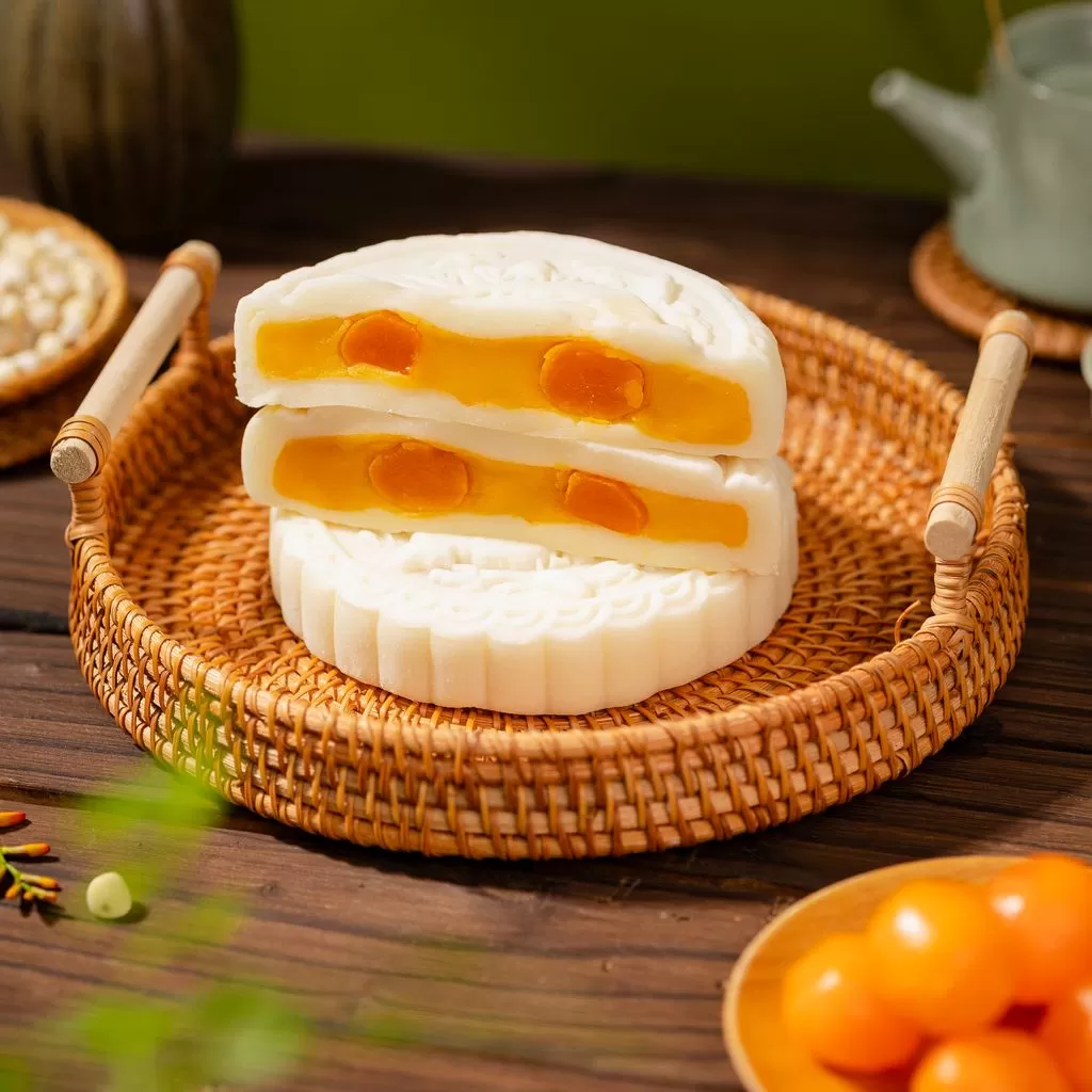 Traditional vs. Modern Mooncakes: A Delicious Evolution in Vietnam