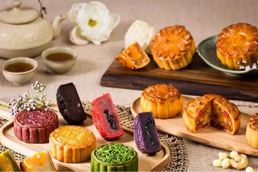 Traditional vs. Modern Mooncakes: A Delicious Evolution in Vietnam