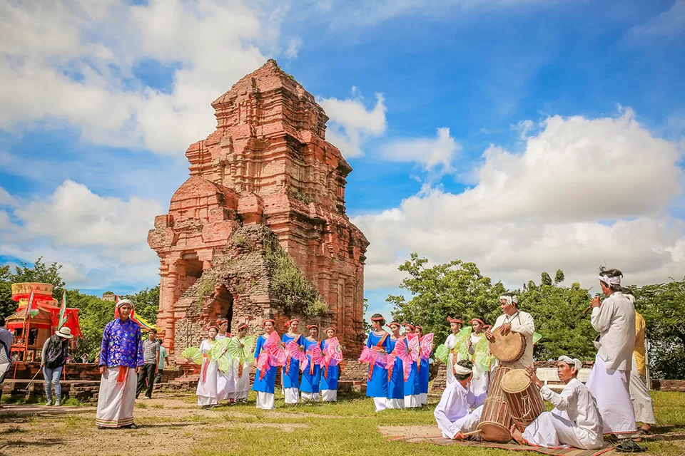 Top 7 Cultural Festivals in Vietnam You Should Experience at Least Once